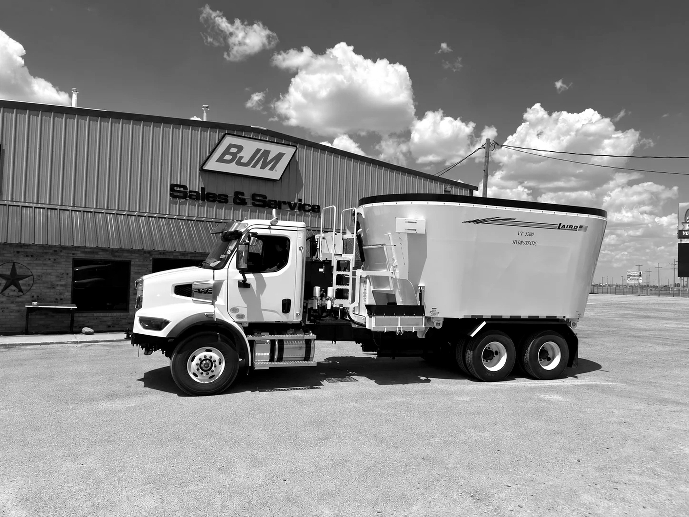Laird VT 1200 Hydrostatic mixer truck