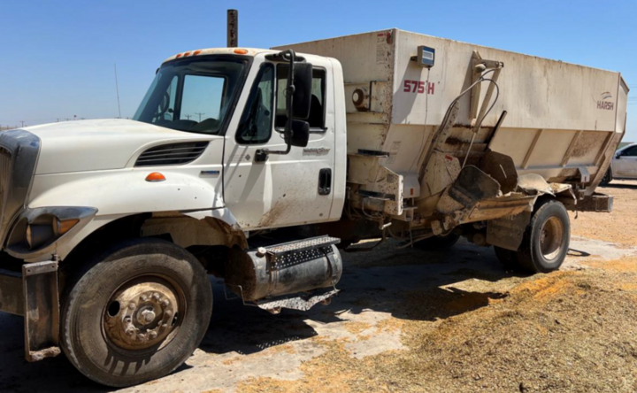 2009 IHC W/ 575 HARSH MIXER