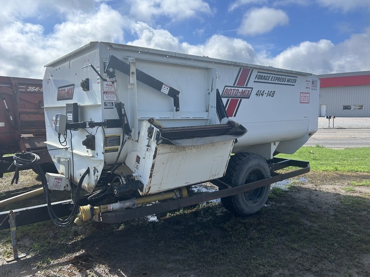 414-14 ROTO-MIX TRAILER