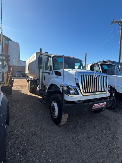 2016 IHC 7400 w/ 620-16 Rotomix