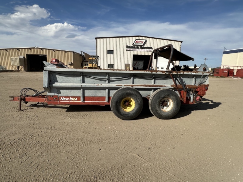 AGCO SPREADER TRAILER MODEL 3743