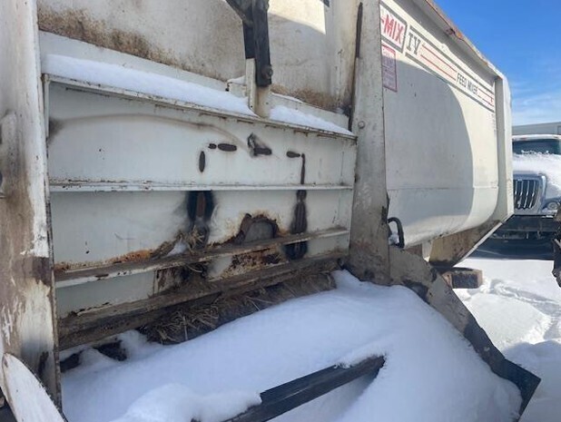 524-14 ROTO-MIX TRAILER