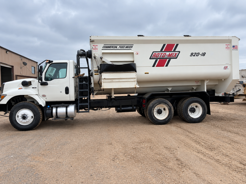 2020 IHC HV607 W/ 920-18 ROTO-MIX