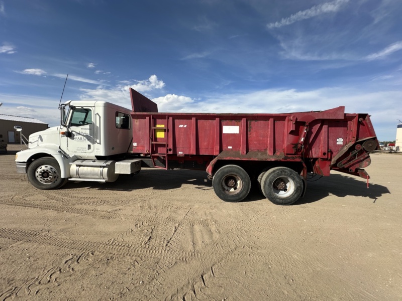 2005 IHC 9200 W/ 2018 MMI XHD 20 SPREADER