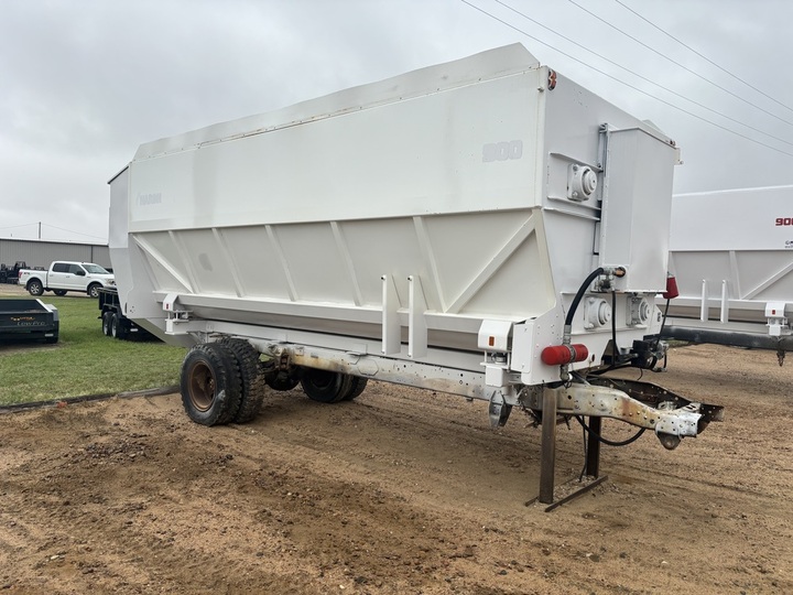 2006 Peterbilt w/ 900 Harsh Mixer