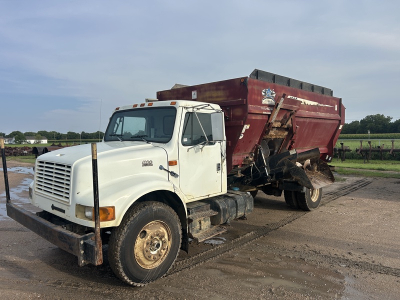 1999 IHC 4700 W/ 4500 MAXI-MIX