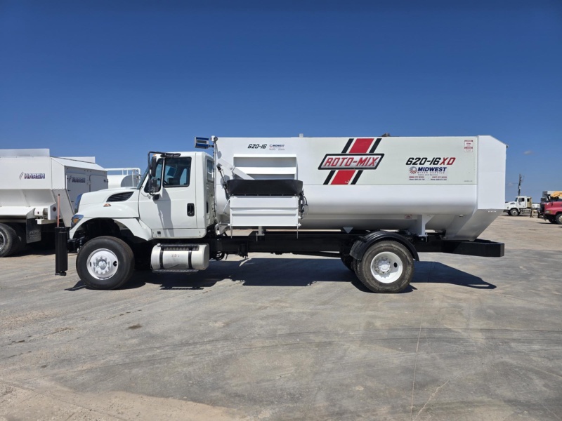 2016 IHC 7400 w/ Roto-Mix 620-16